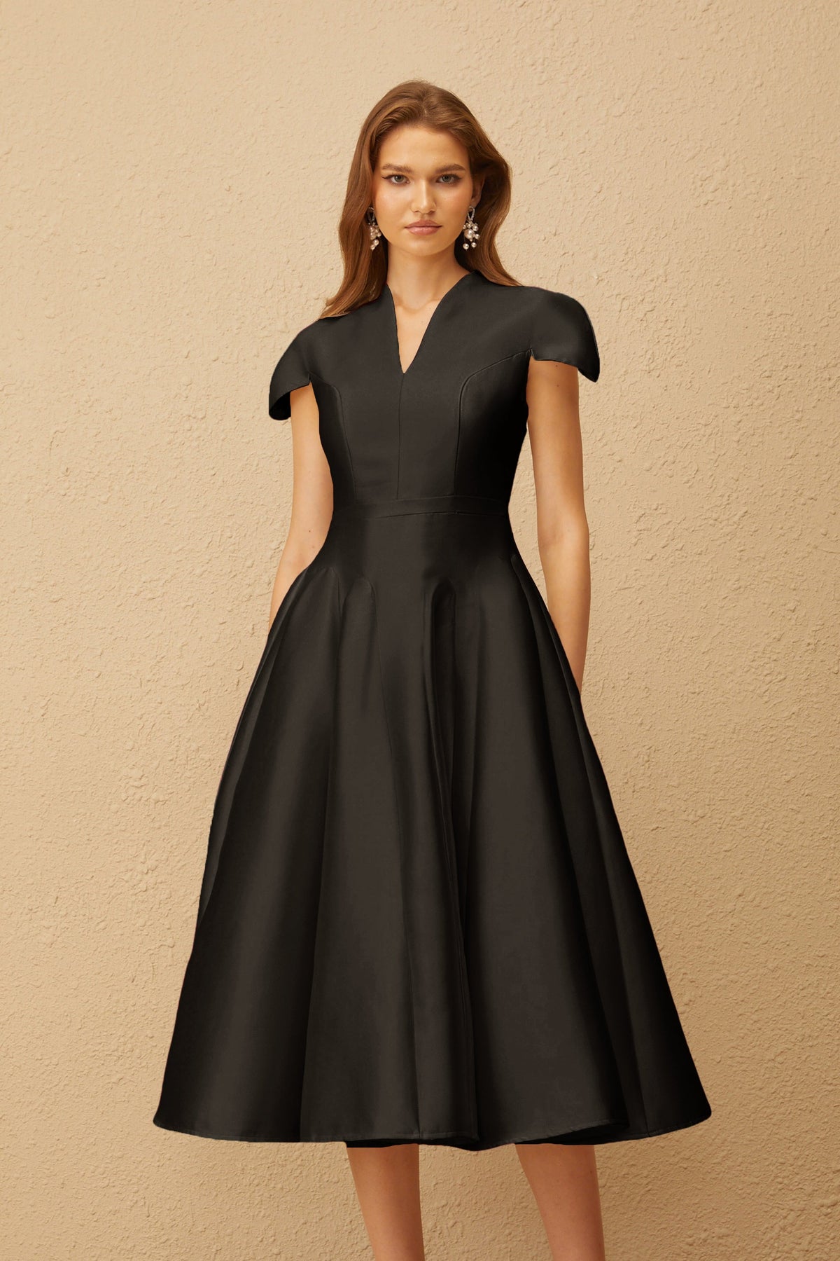 Aventin Black Godet Design Midi Dress