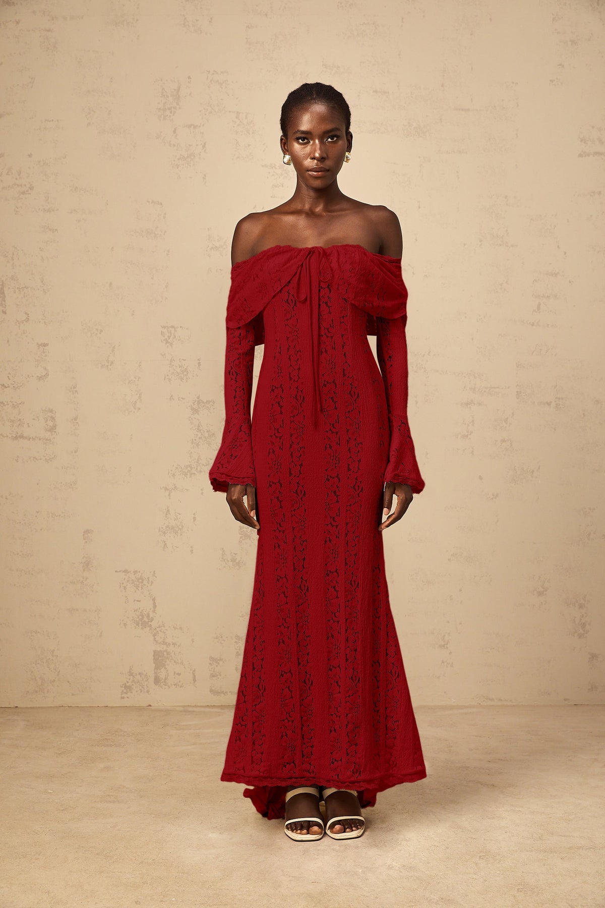 Émeline floral lace train-design maxi dress in Red