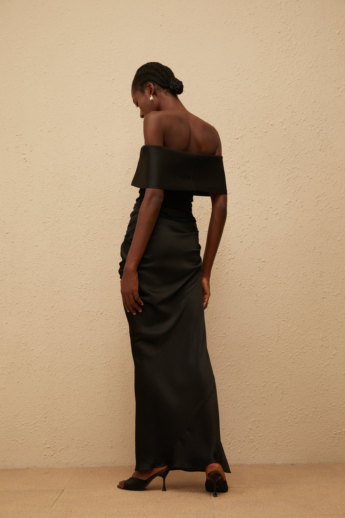 Éther Black Off-Shoulder Satin Maxi Dress (Final Sale)
