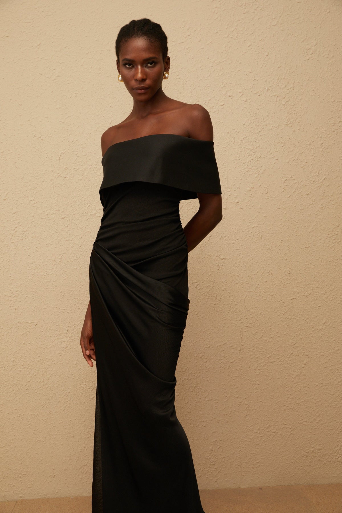 Éther Black Off-Shoulder Satin Maxi Dress (Final Sale)