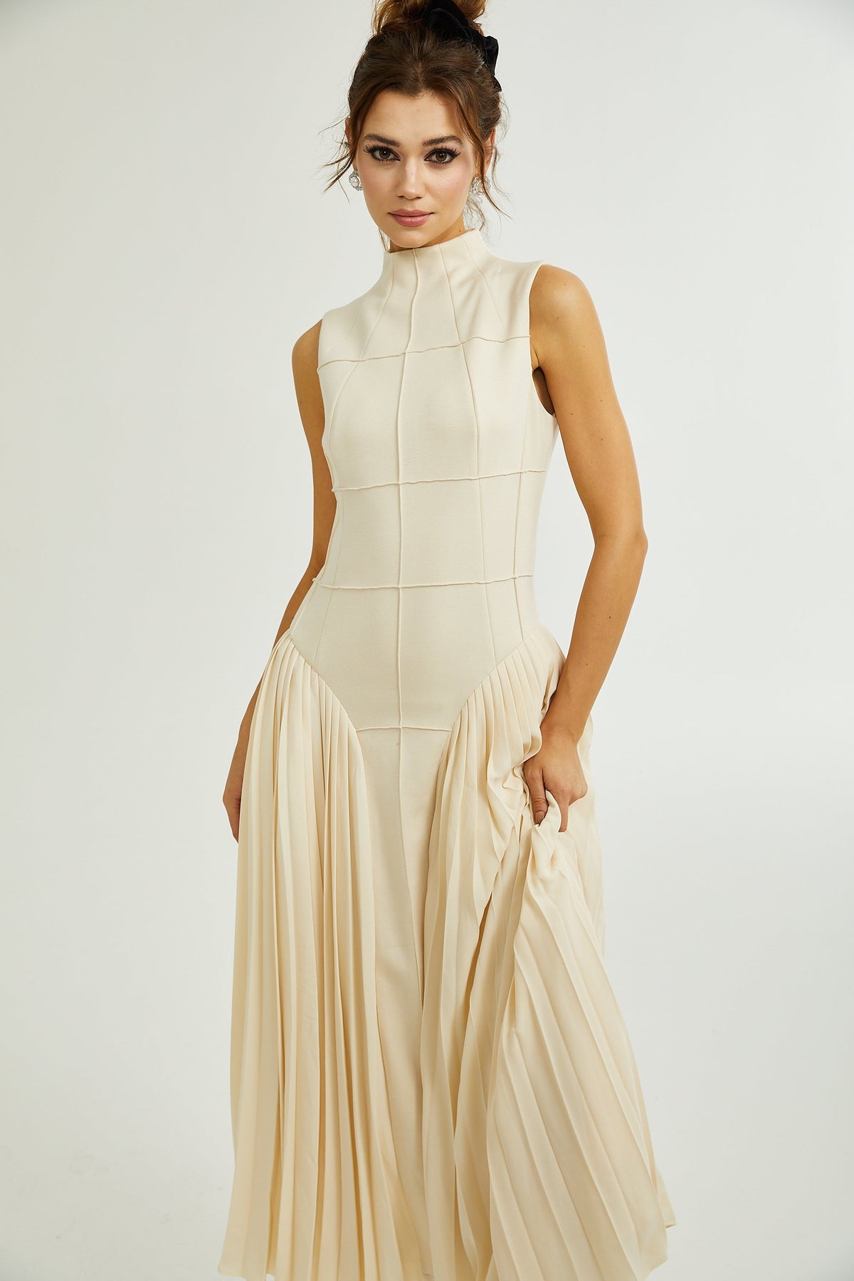 Safiya sleeveless pleated dress