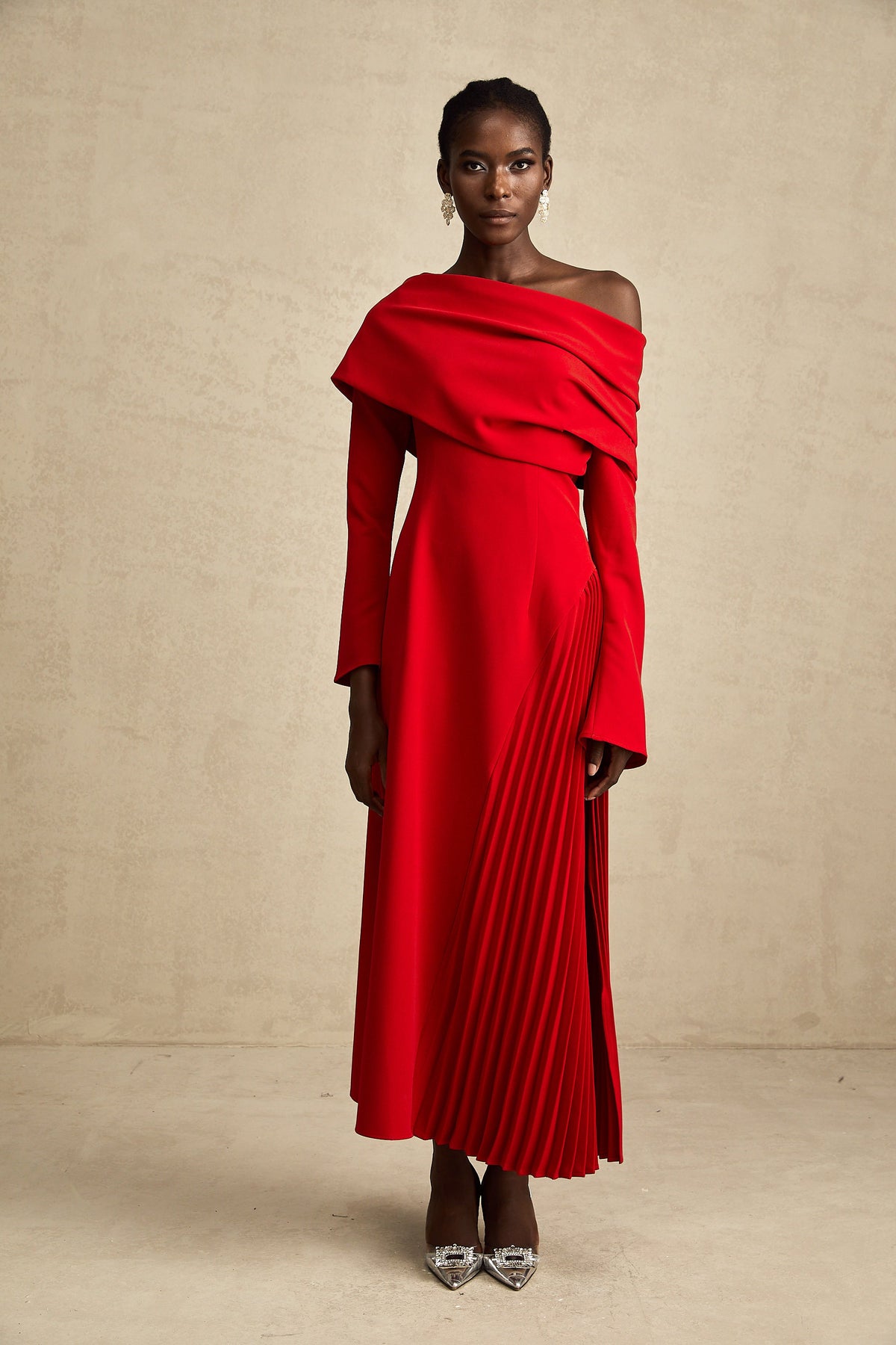 Valentine high-slit pleated maxi dress in Red