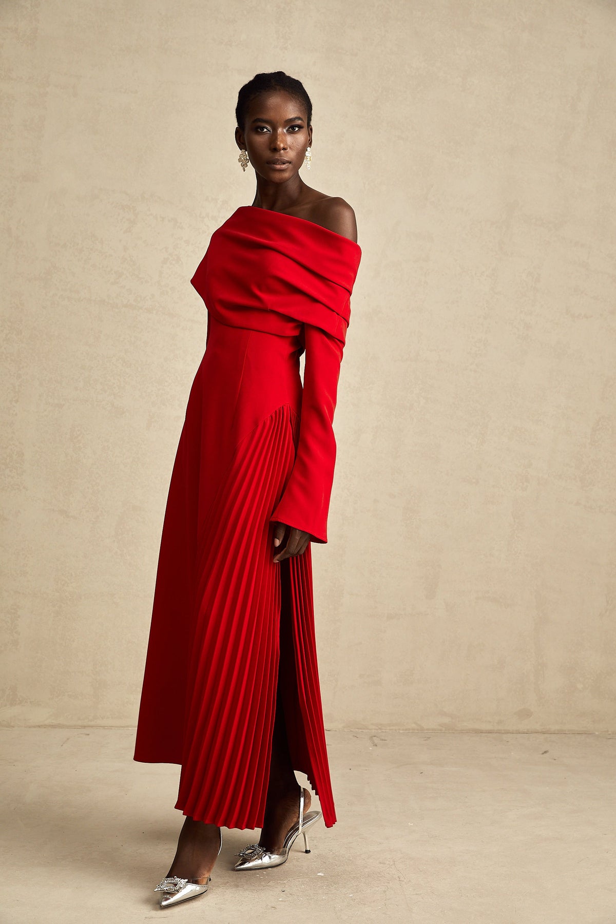 Valentine high-slit pleated maxi dress in Red