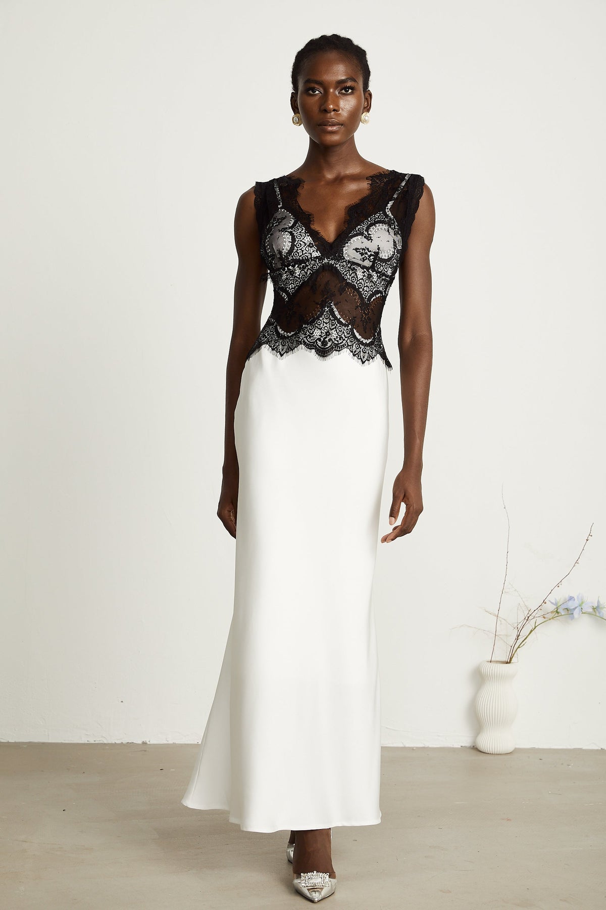 Éléonore contrast-color lace-detail maxi dress - White