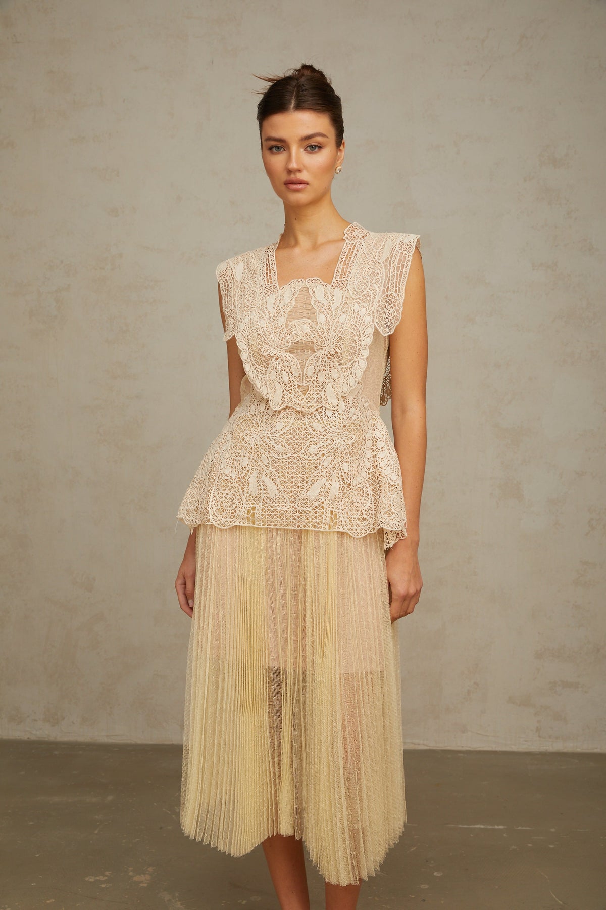 Céleste floral-lace-panelling tulle midi dress in Neutrals