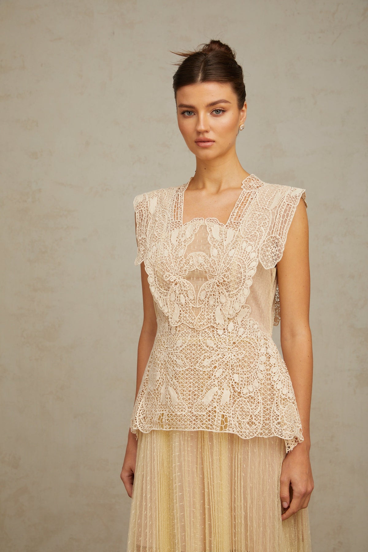 Céleste floral-lace-panelling tulle midi dress in Neutrals