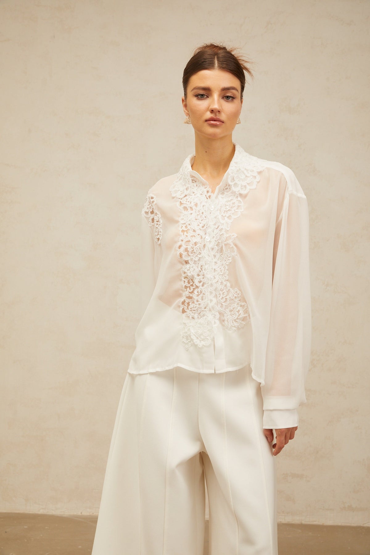 Nadine white flower-embroidered lace-panel shirt