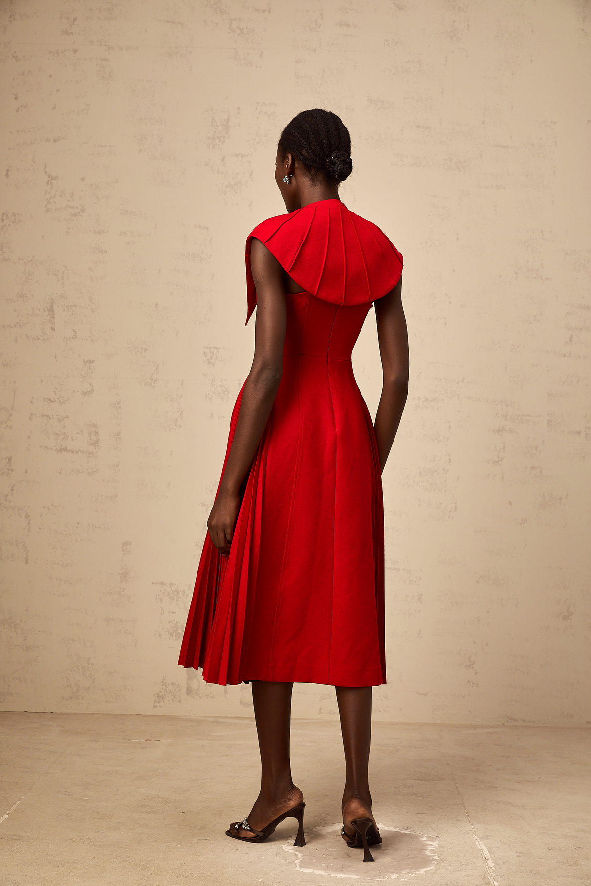 Amaryllis red cape-design pleated midi dress