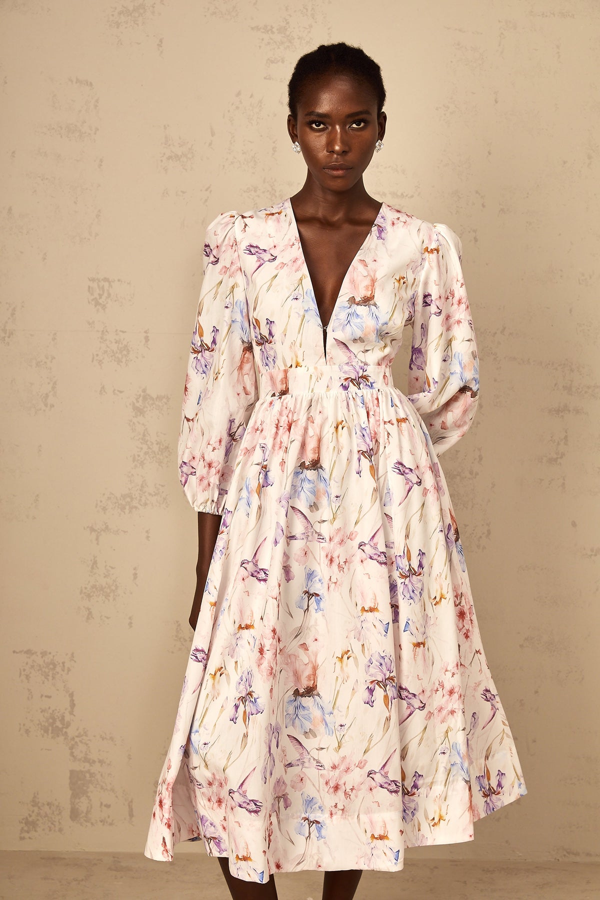 Géraldine White V-Neck Floral Print Midi Dress