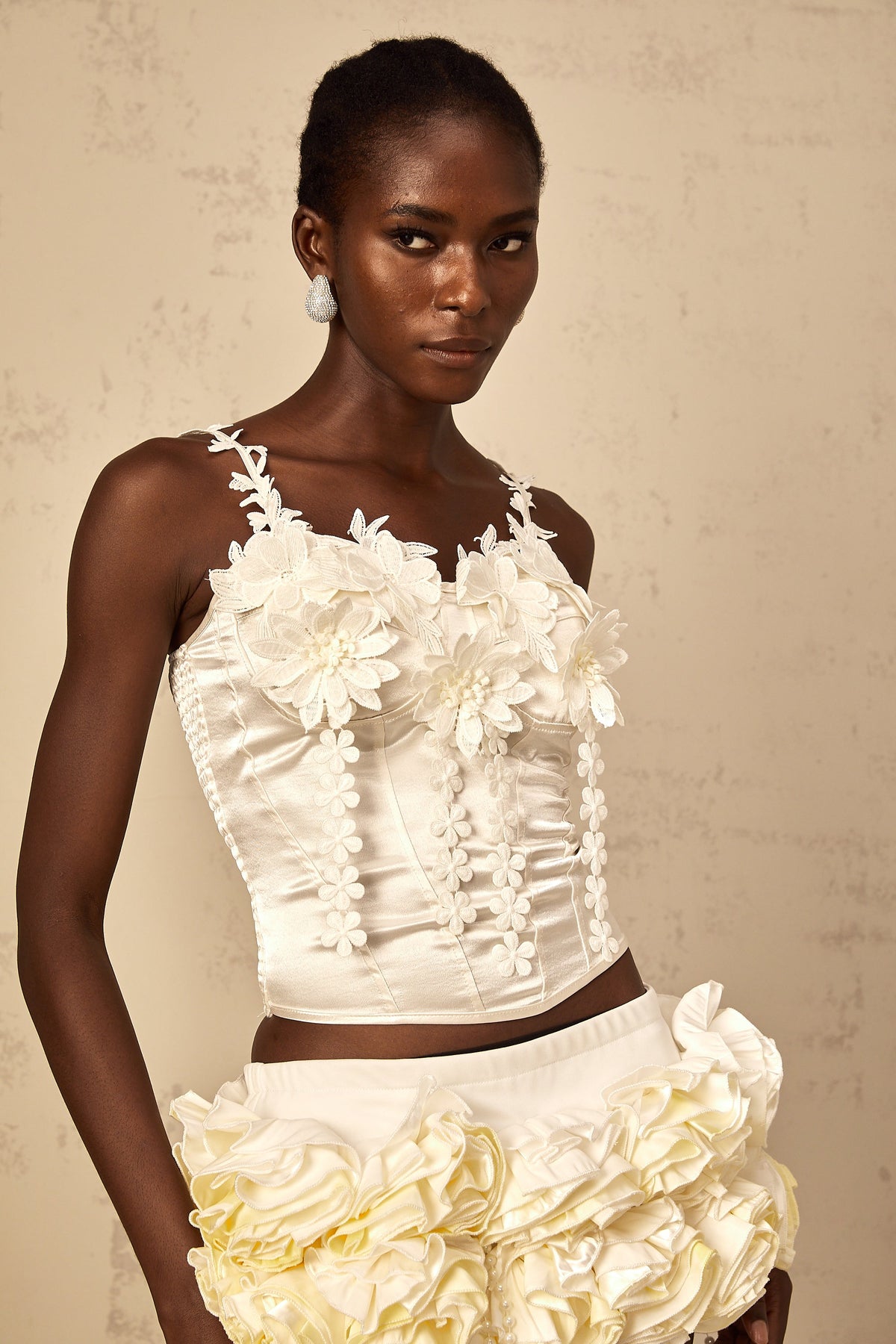 Mélina white floral-embroidered cropped top