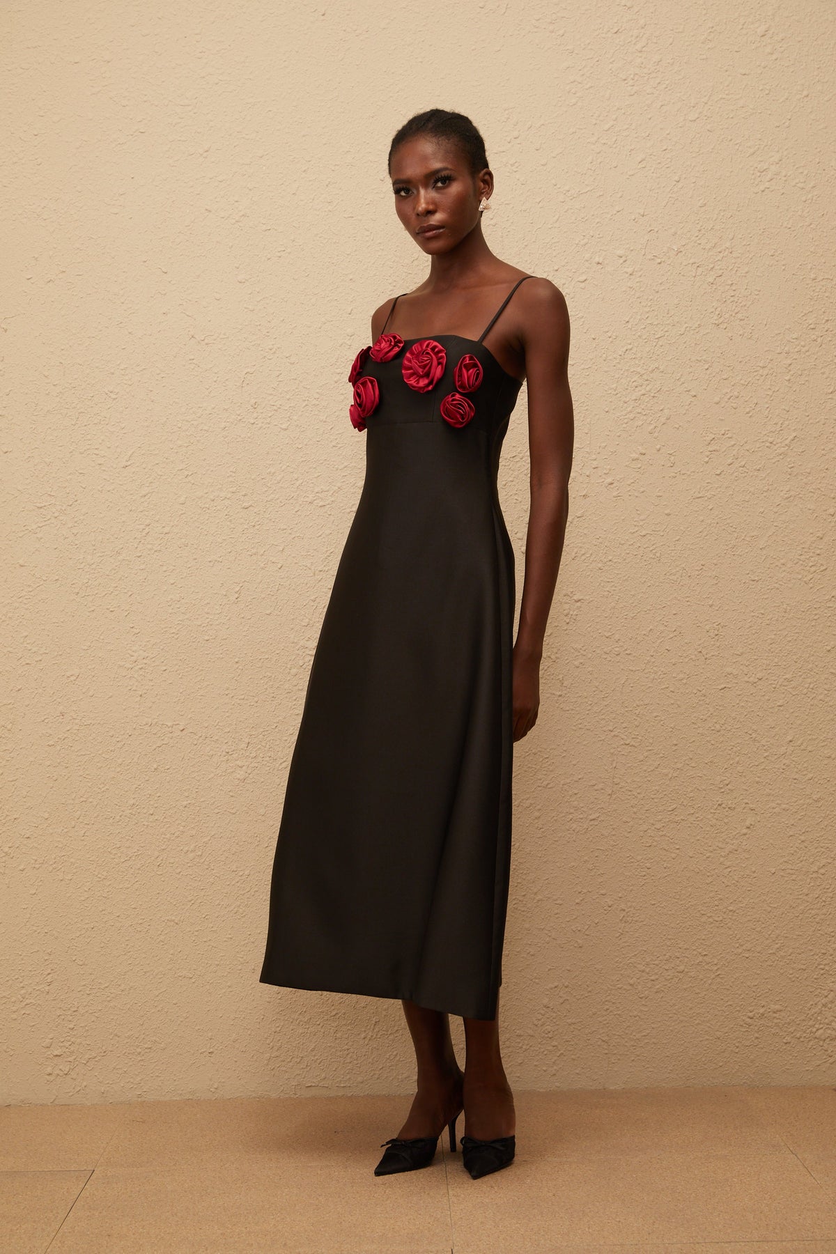 Kéziah Black Rose Appliqué Midi Dress