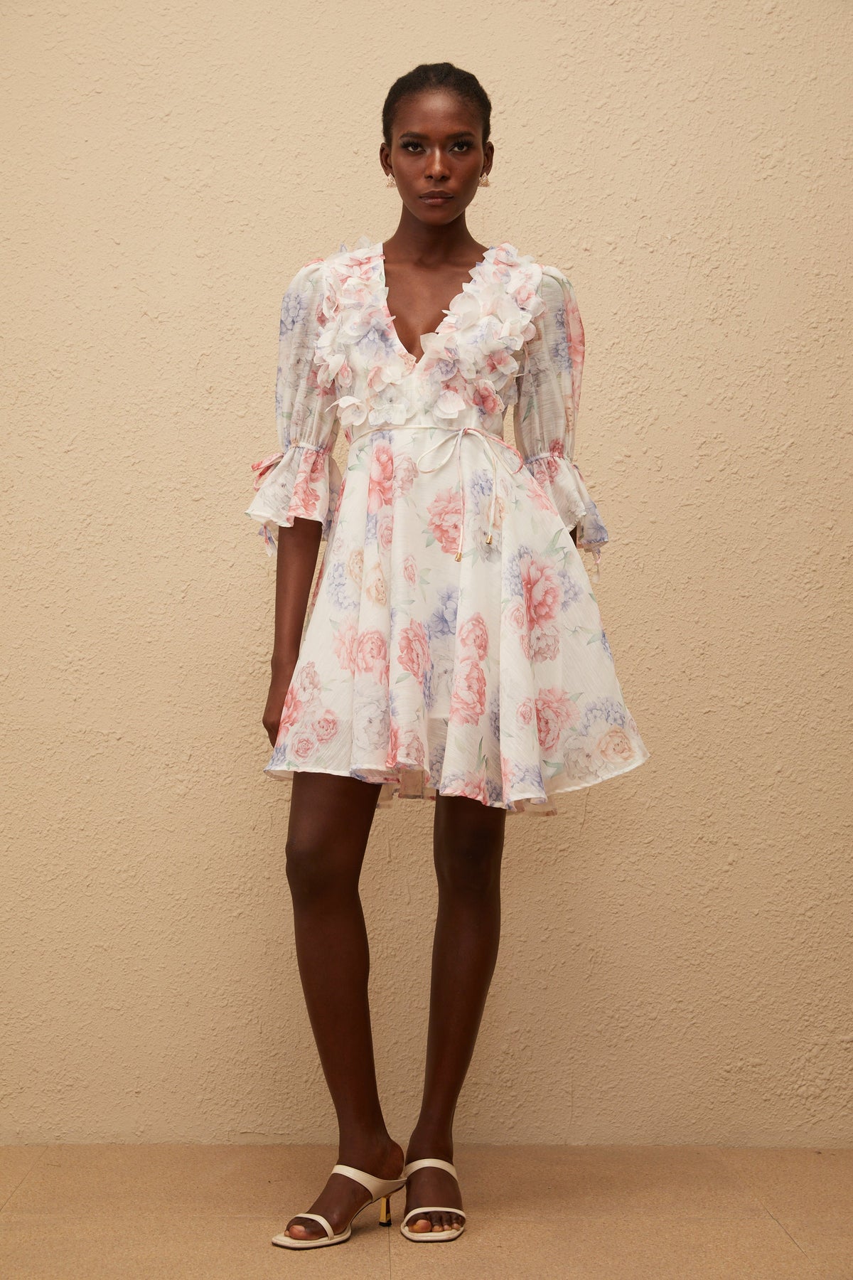 Téa White Floral Appliqué Mini Dress