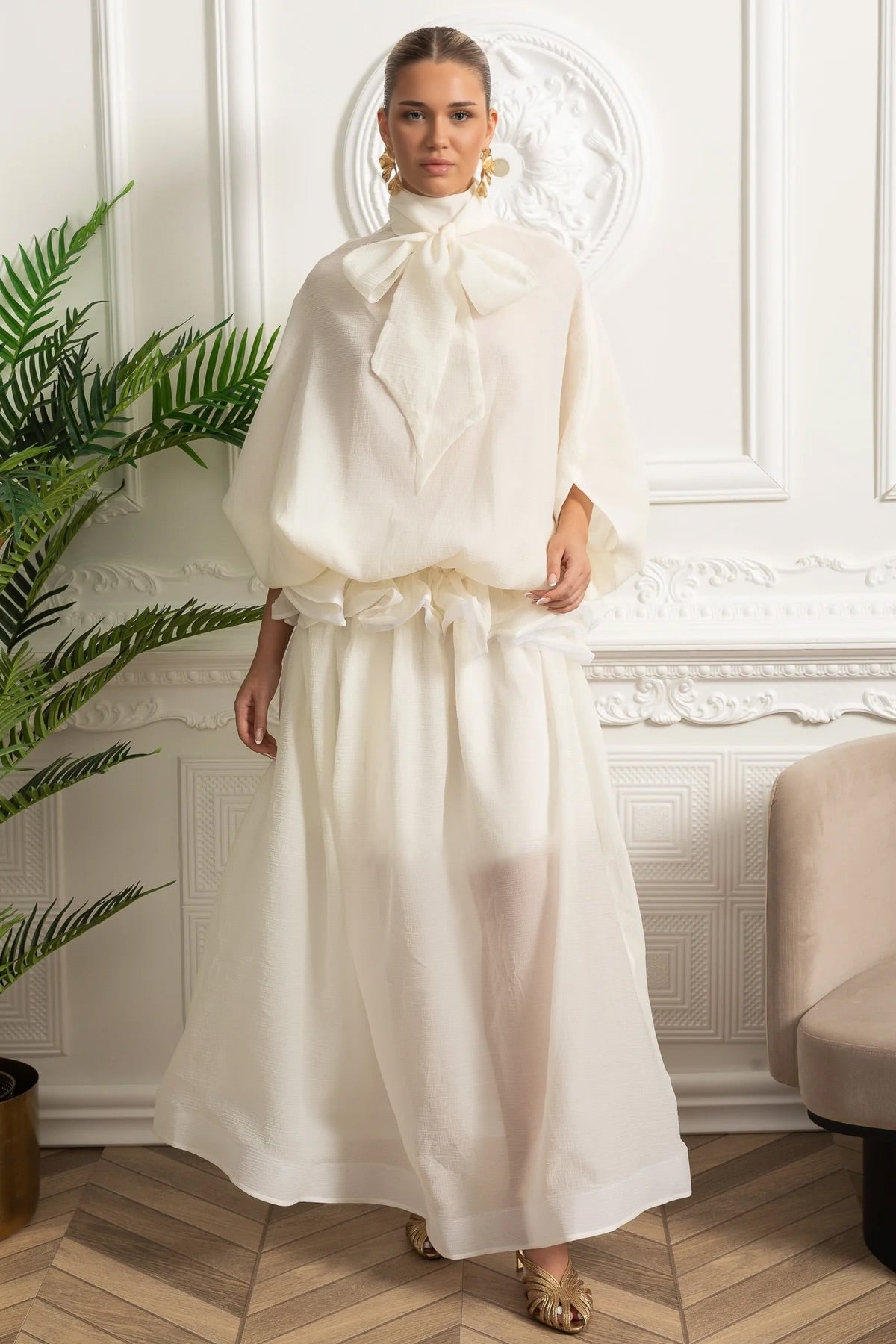 Organza Maxi Dress with Bow Collar and Voluminous Silhouette - Ivoire