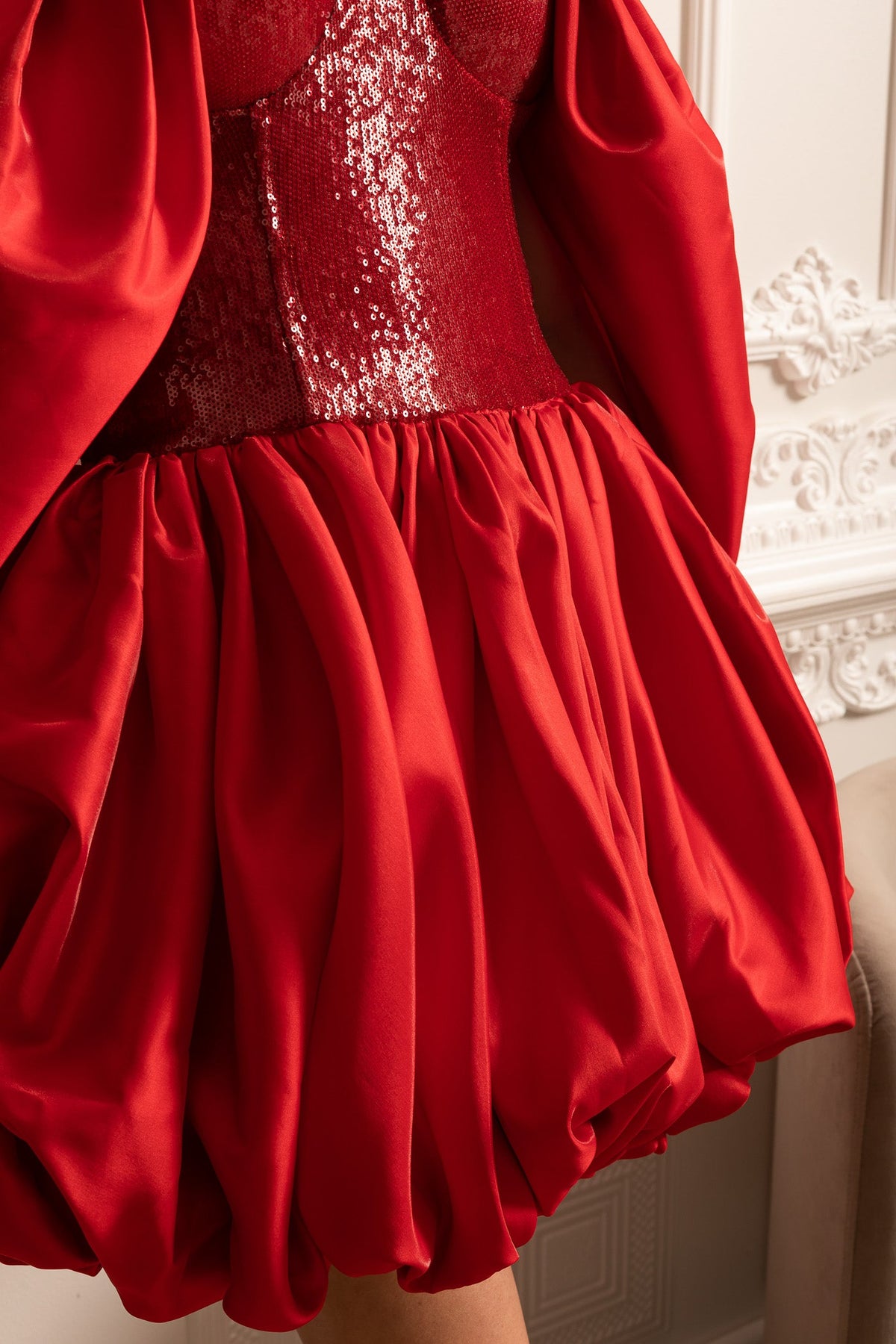 Off-Shoulder Dress With Voluminous Skirt And Flowing Sleeves - Red