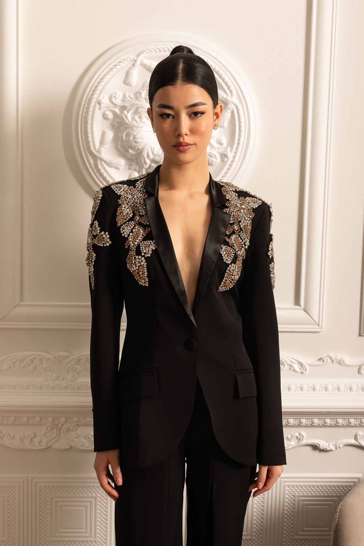 Elegant Set With Diamond Embellished Blazer And Coordinated Flared Long Pants - Black