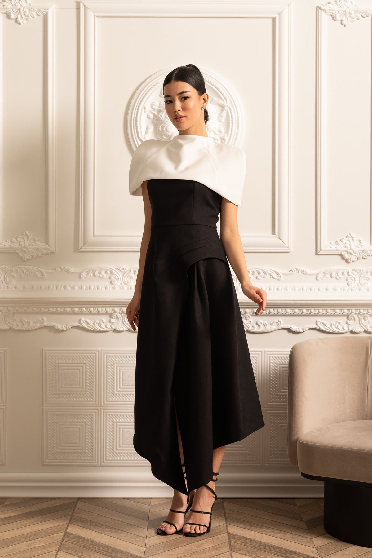 Elegant Asymmetrical Dress With Contrasting White Detachable Capelet - Black