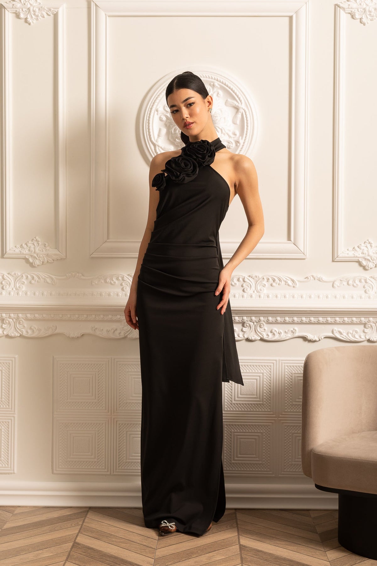 Fitted Dress With 3D Neckline Roses And Side Slit - Black