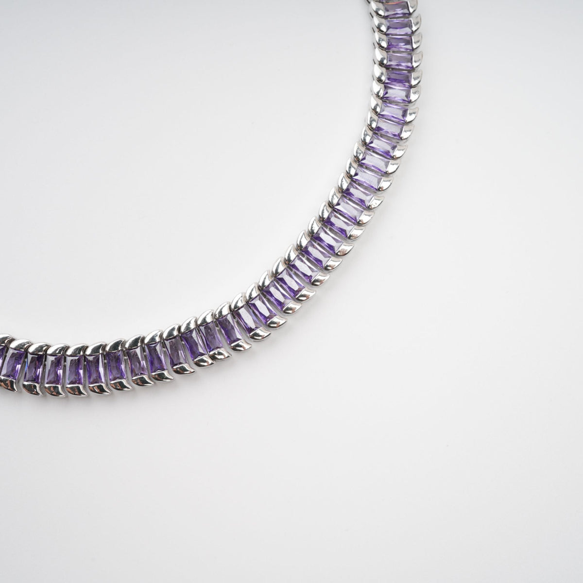 Isoline Light Purple Crystal Embellished Necklace