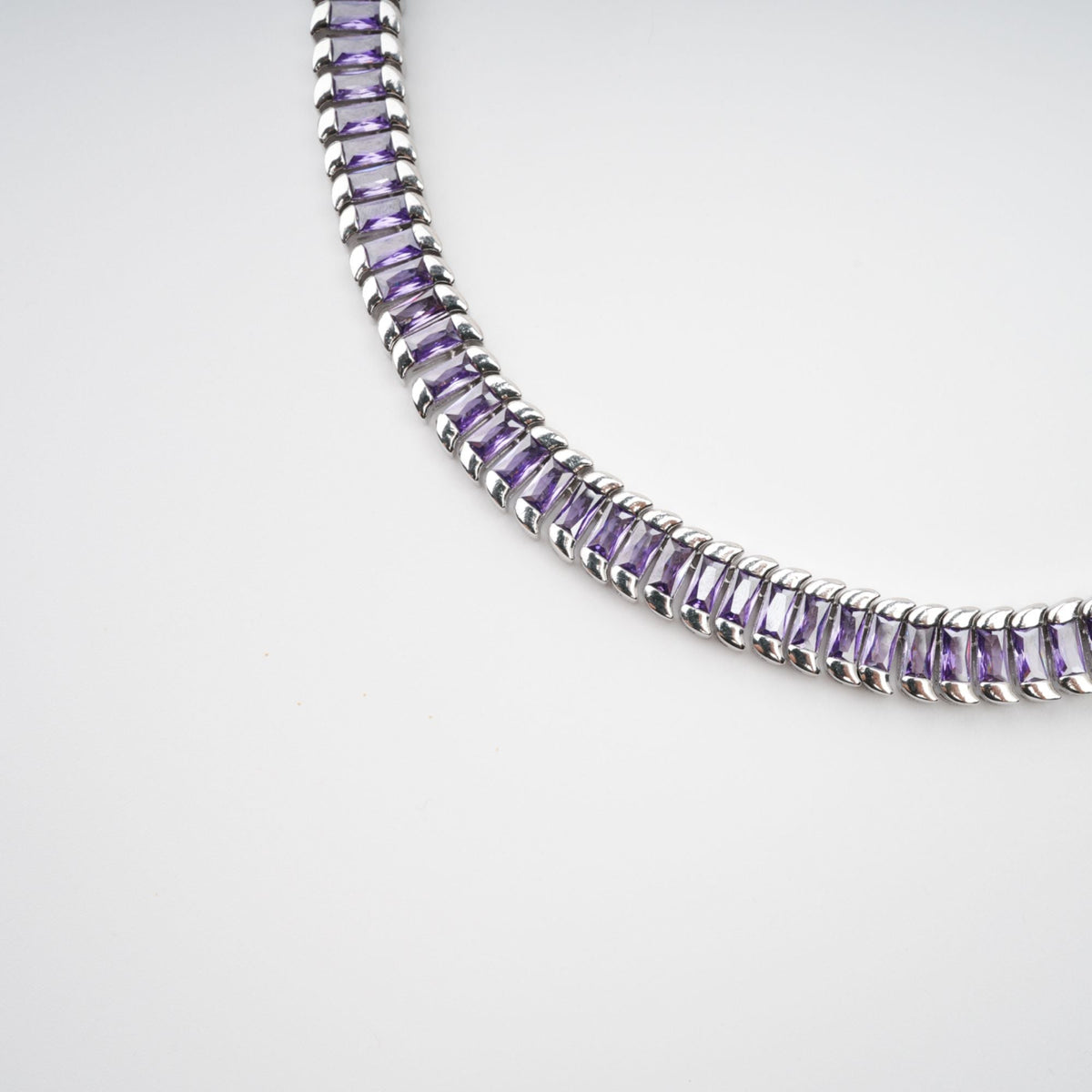 Isoline Light Purple Crystal Embellished Necklace