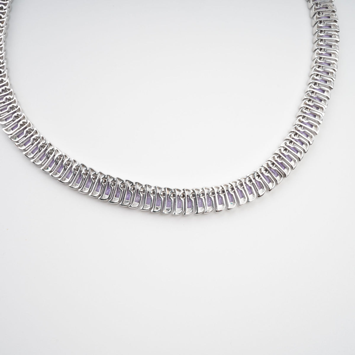 Isoline Light Purple Crystal Embellished Necklace
