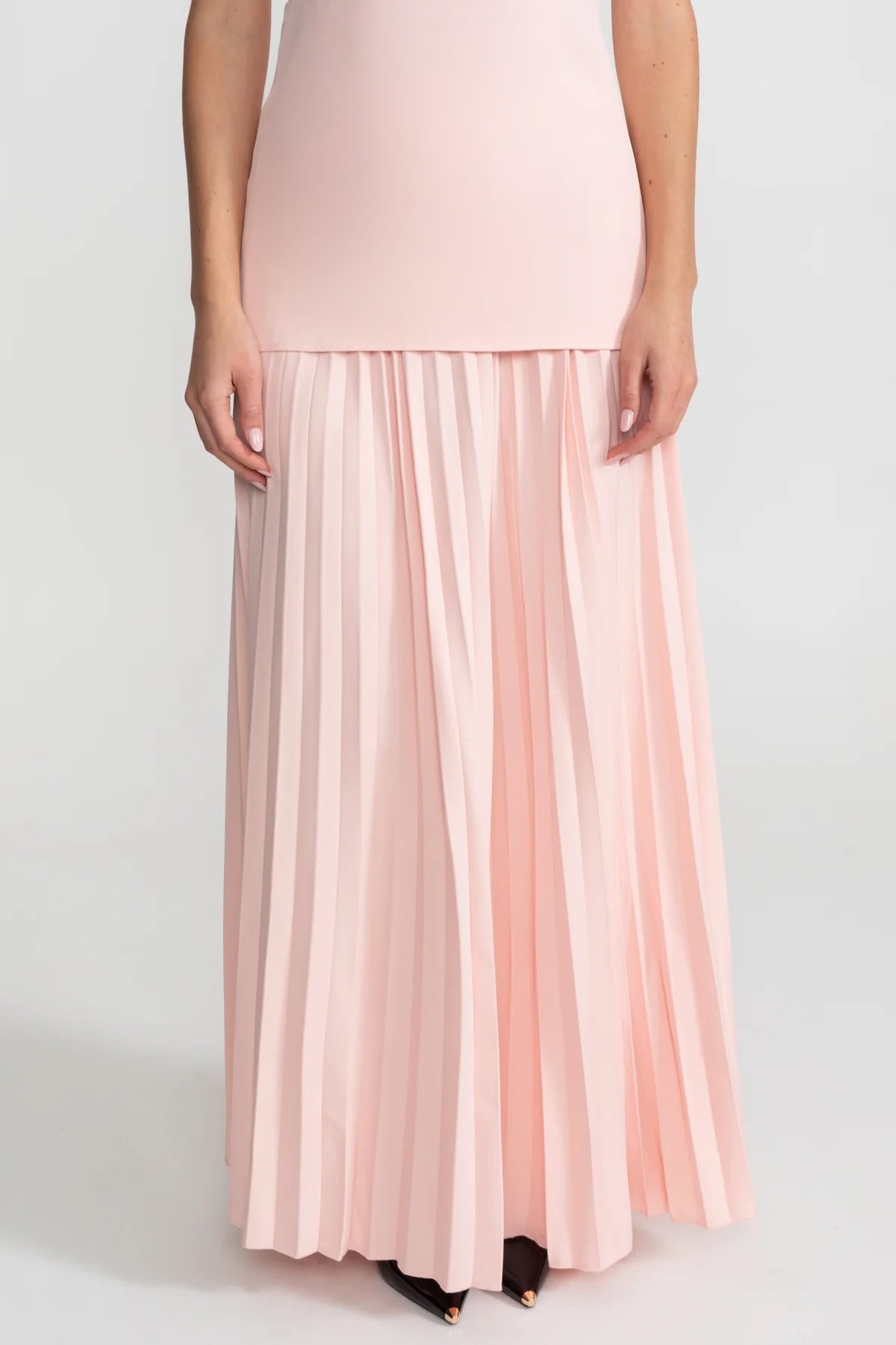 Sleeveless Maxi Co-Ord With Tailored Bodice And Pleated Skirt - Peach