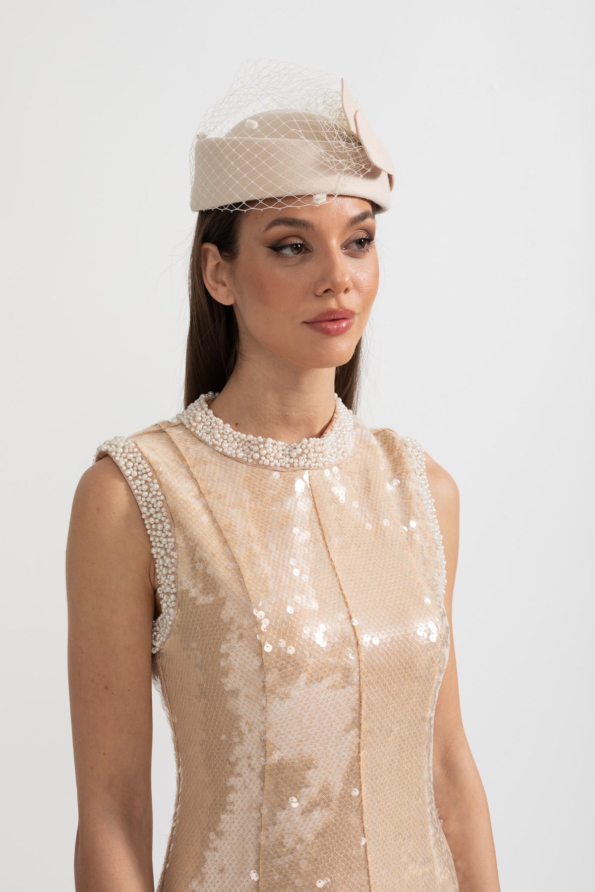 Elegant Hat With Delicate Netting And Decorative Bow Applique - Beige