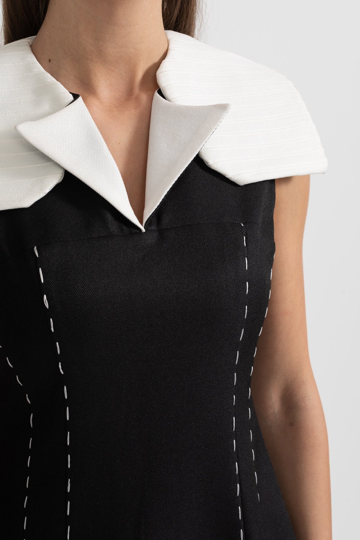 Contrasting Stitch Sleeveless Midi Dress With Oversized White Shoulders - Black