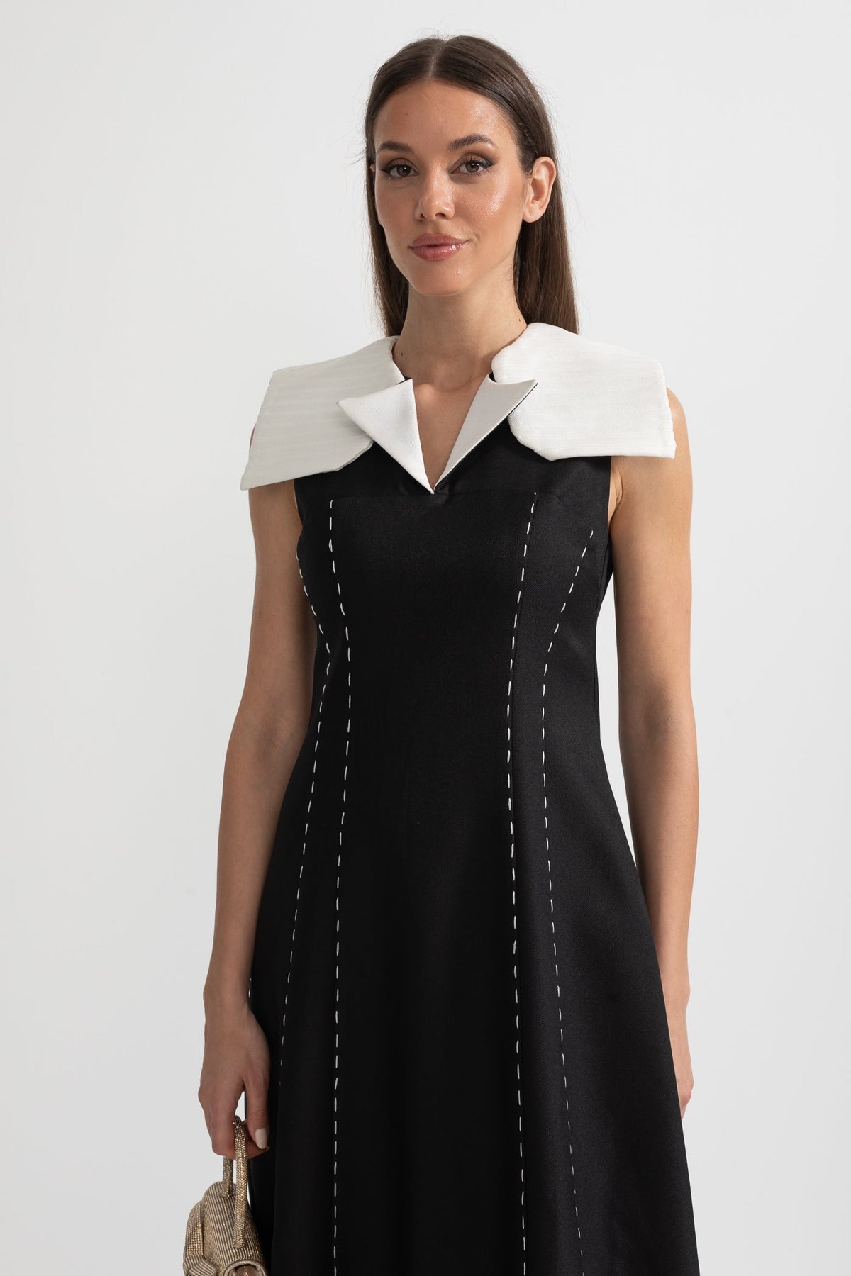 Contrasting Stitch Sleeveless Midi Dress With Oversized White Shoulders - Black