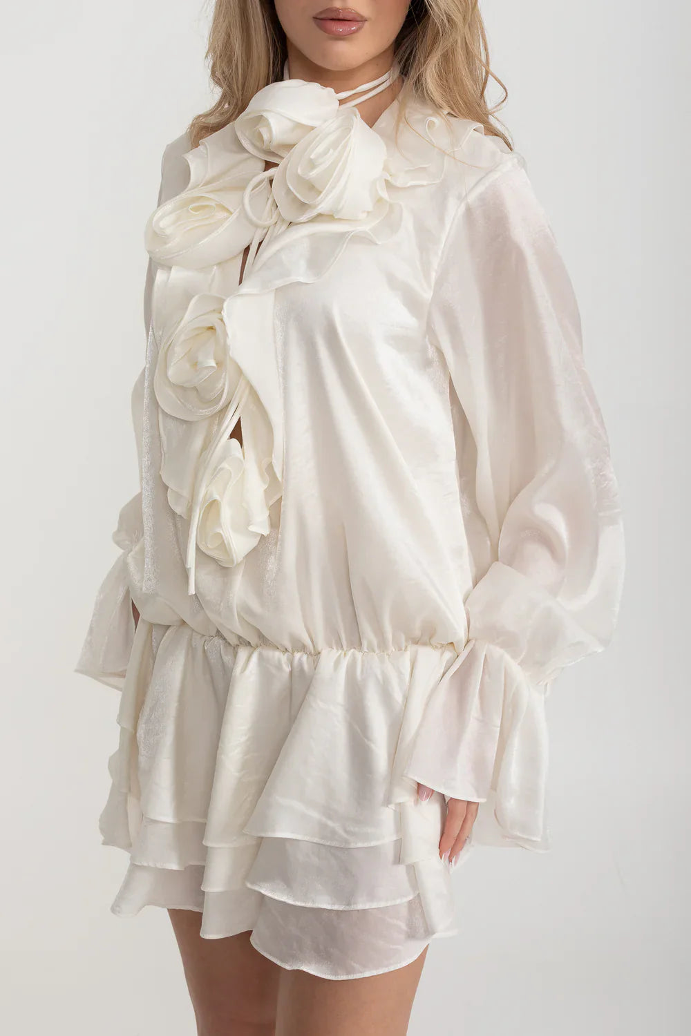 Flowing Sheer Dress With Floral Appliques And Long Puffy Sleeves - Ivoire