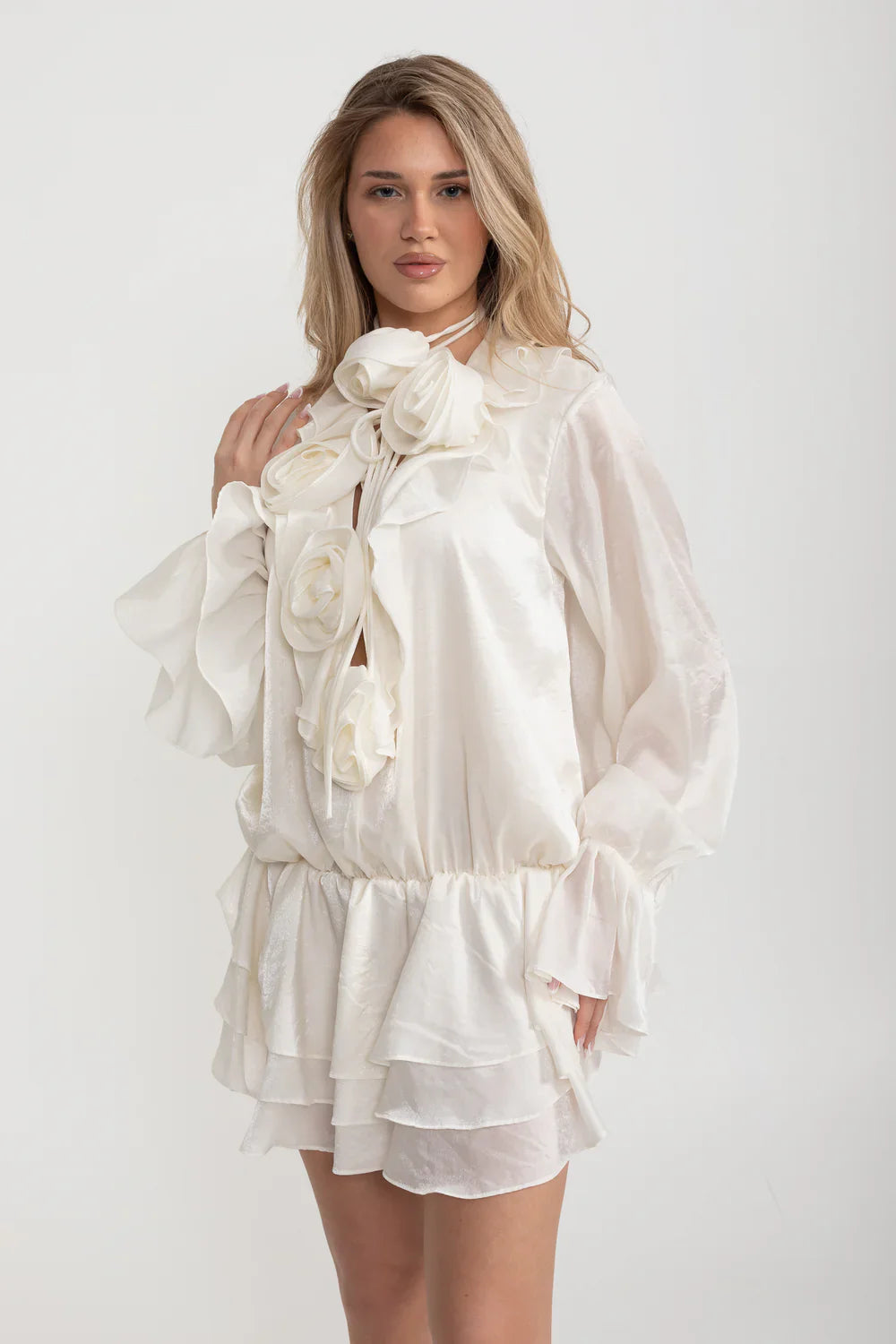 Flowing Sheer Dress With Floral Appliques And Long Puffy Sleeves - Ivoire