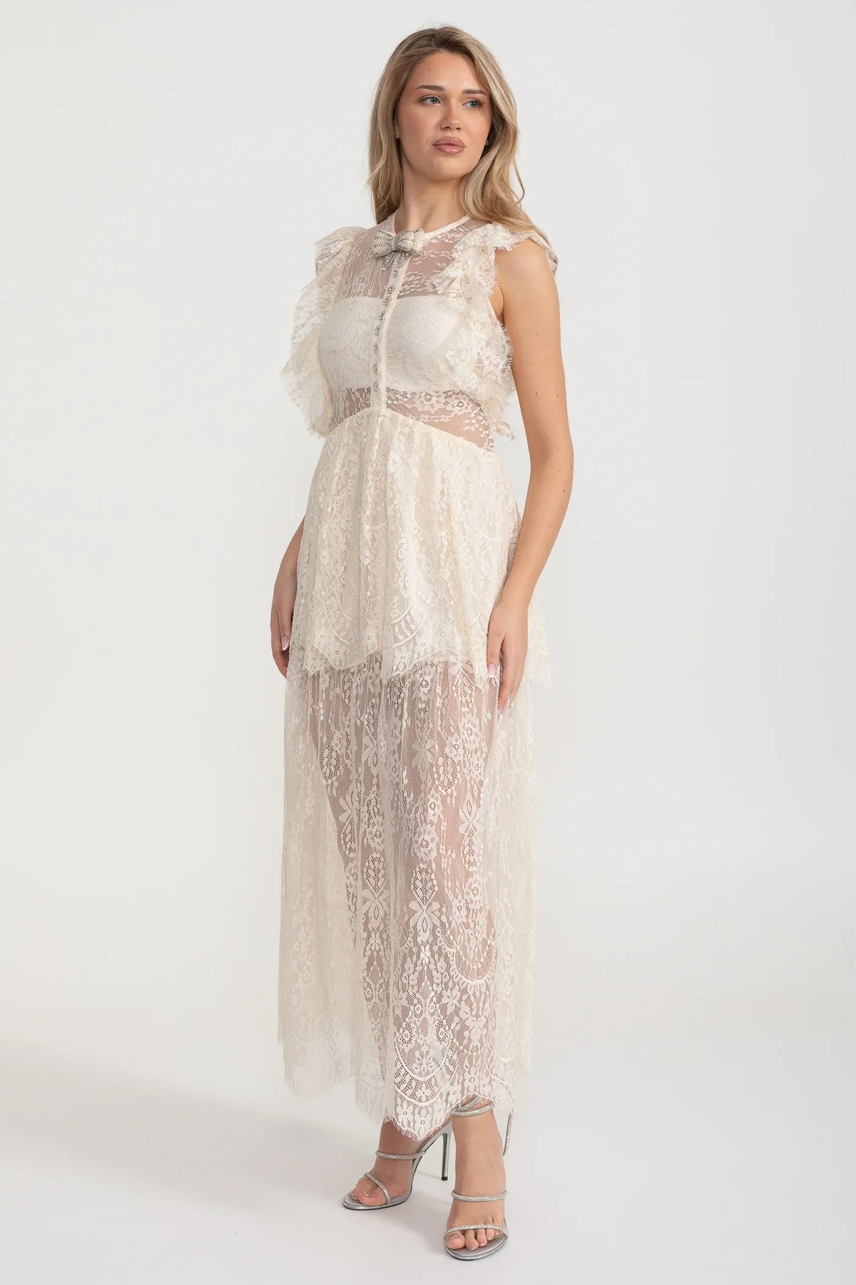 Elegant Vintage-Inspired Lace Dress With Ruffled Details And Layered Skirt - Ivoire