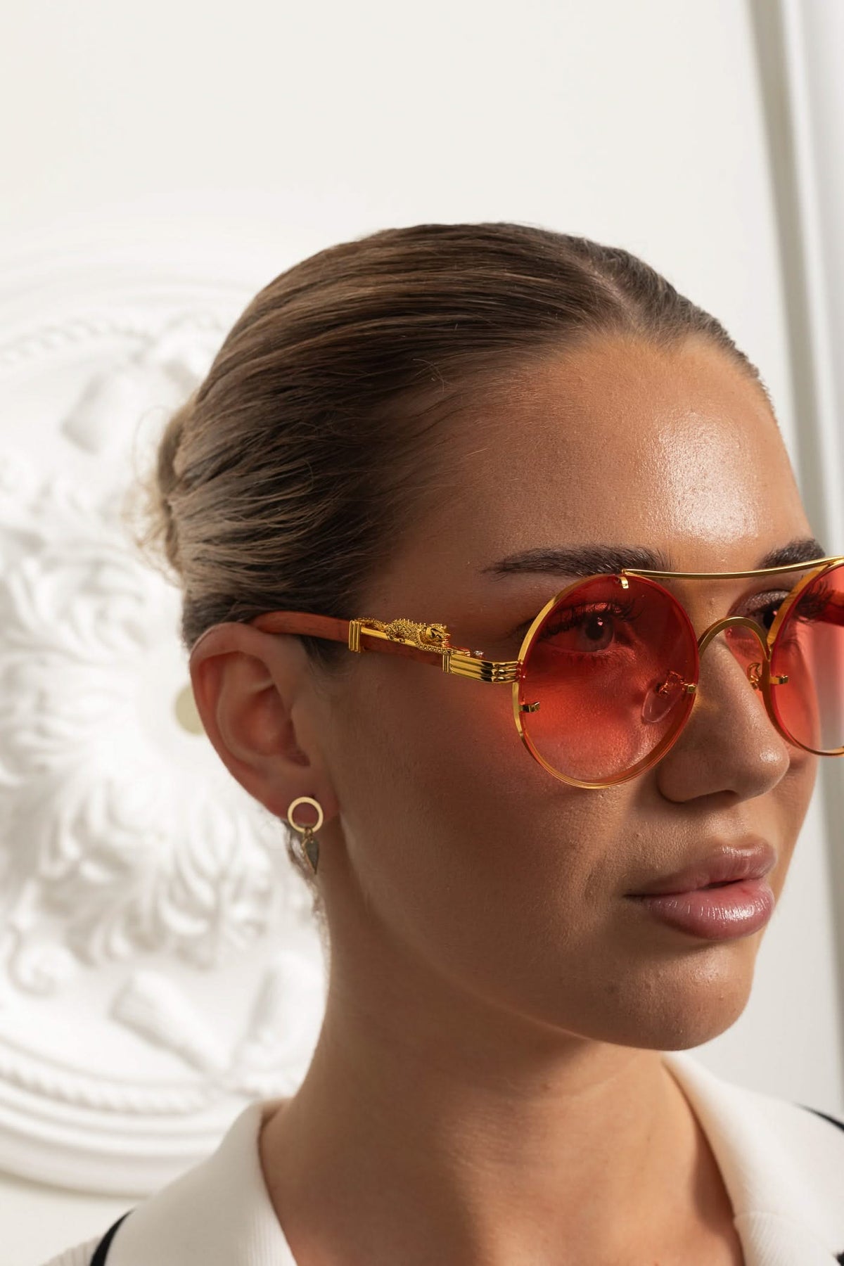 Round Sunglasses with Sculpted Leopard Temples and Double Gold Bridge – Pink