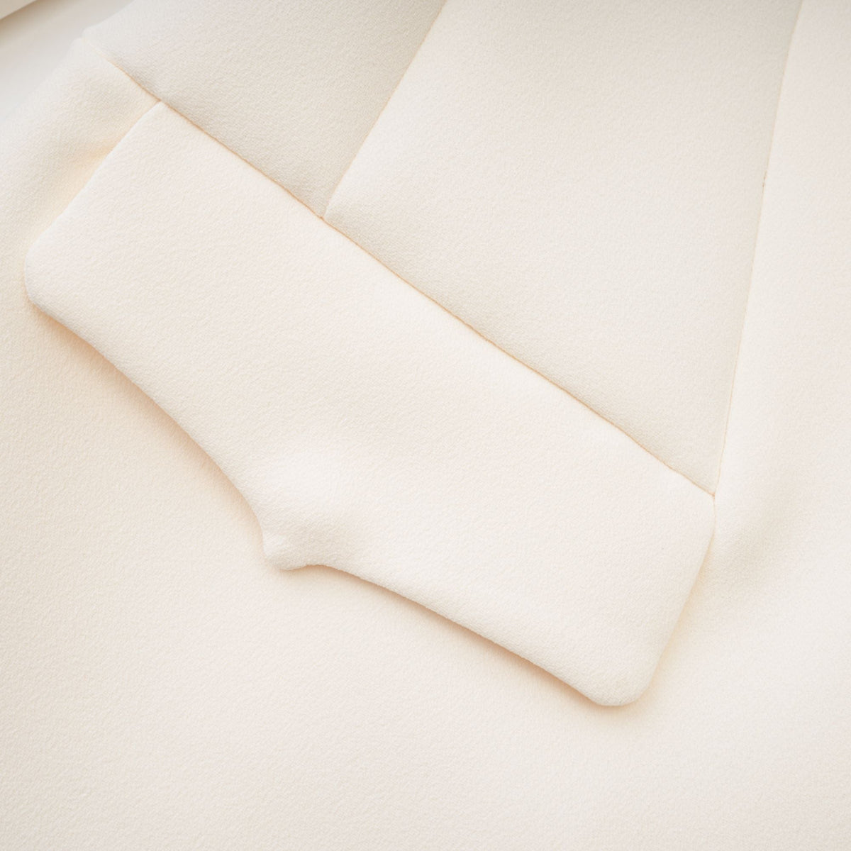 Illyria white single-breasted long coat