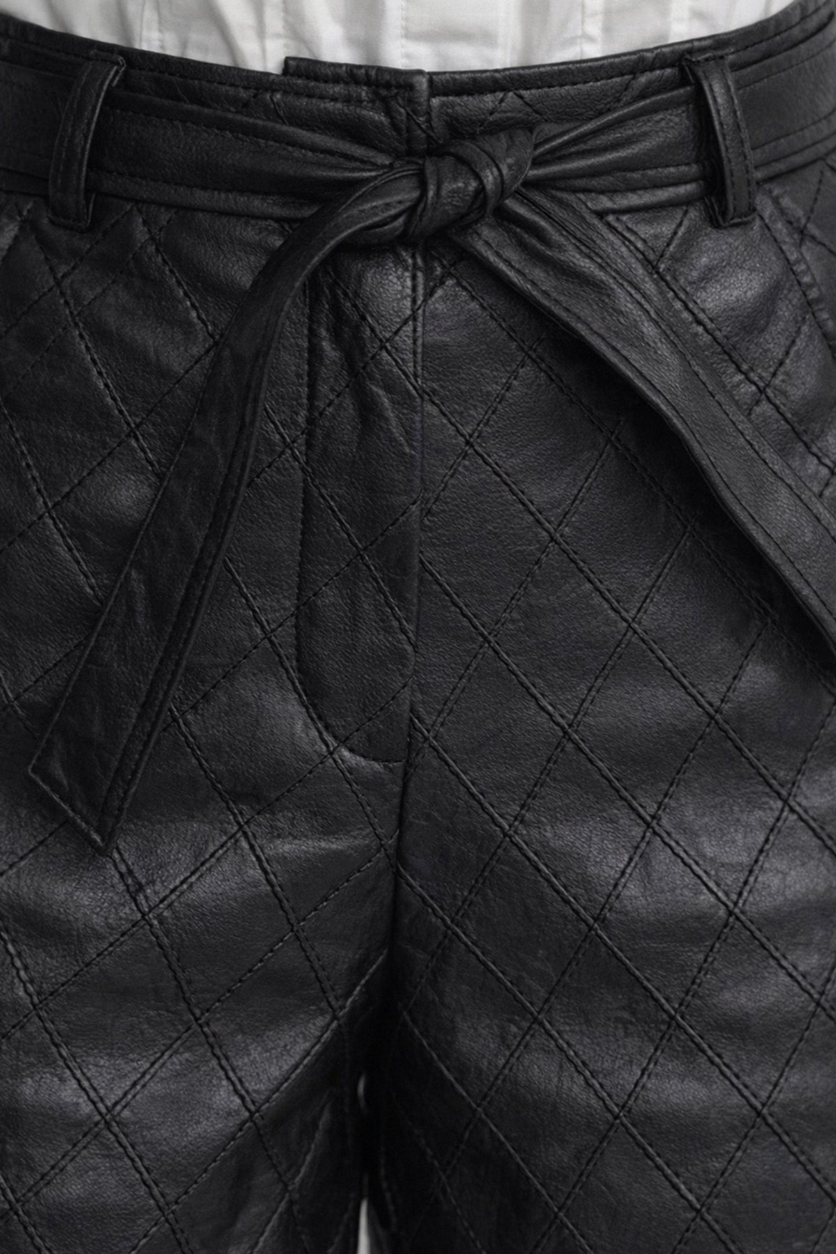 Quilted High-Waisted Shorts With Self-Tie Belt - Black