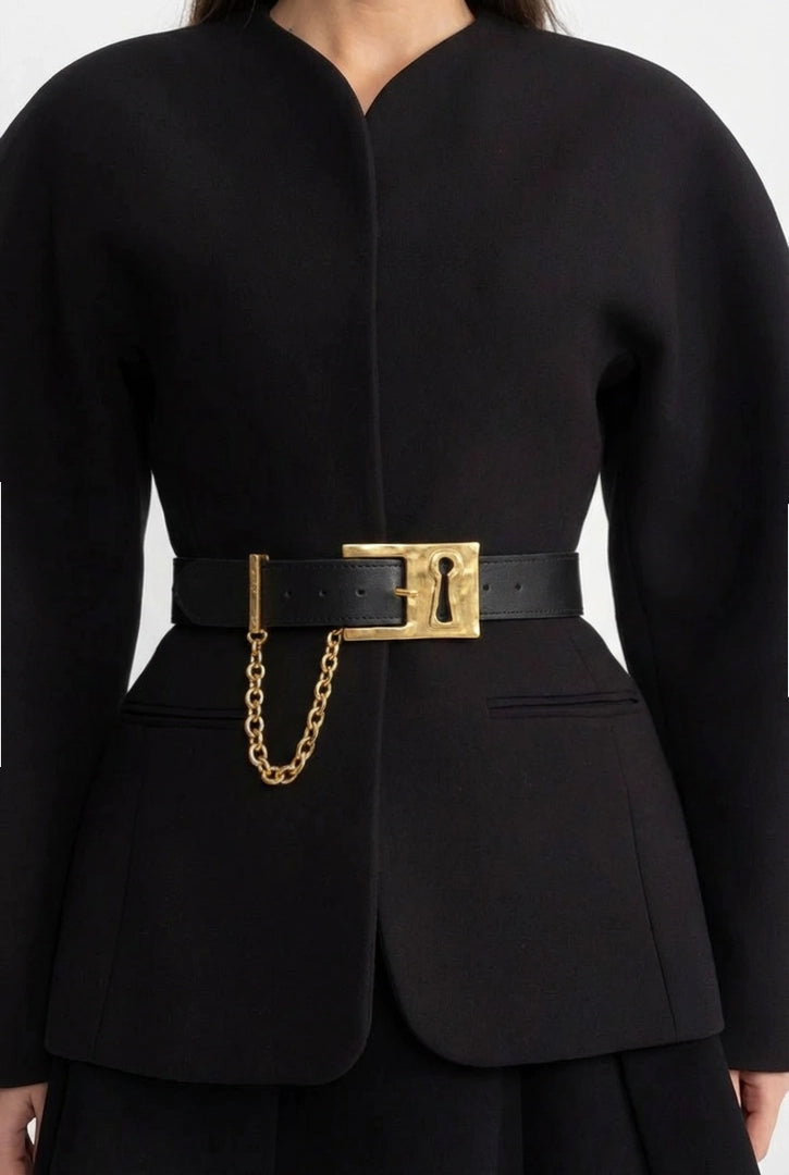 Belt with Keyhole Buckle and Chain Detail – Black
