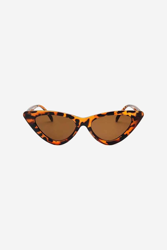 Sharp Cat-Eye Sunglasses with Sleek Frame Design – Tortoise