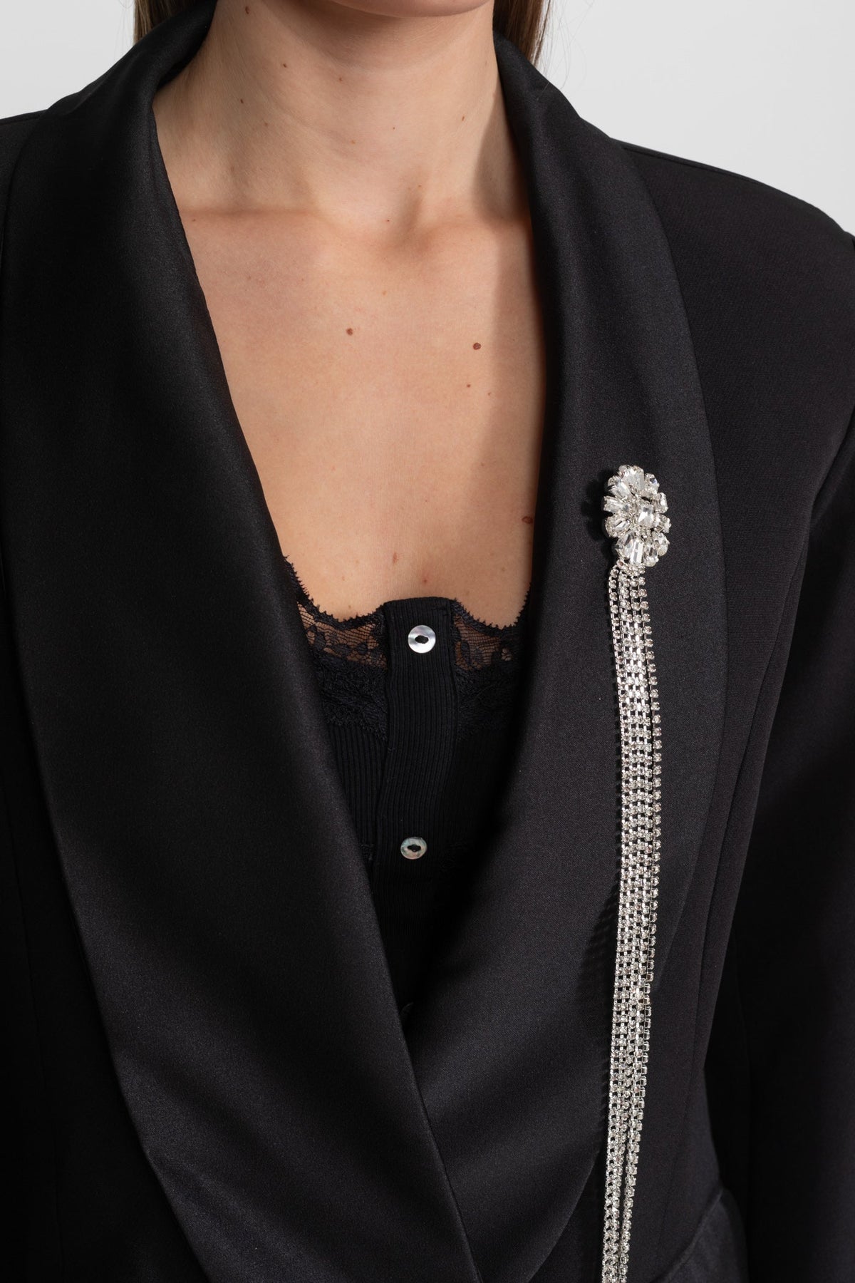 Crystal Brooch Blazer With Shawl Lapels – Black