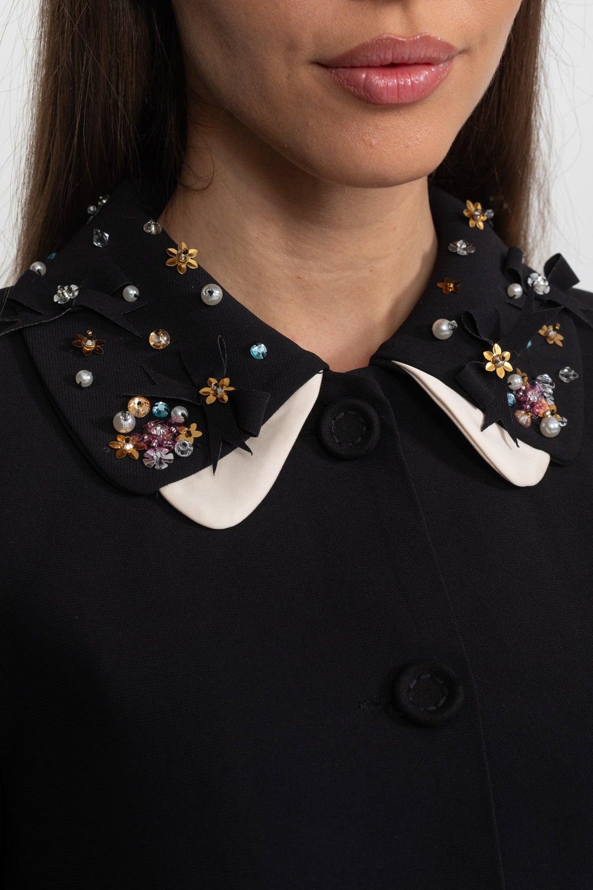 Tailored Cropped Jacket with Embellished Collar and Cuffs – Black