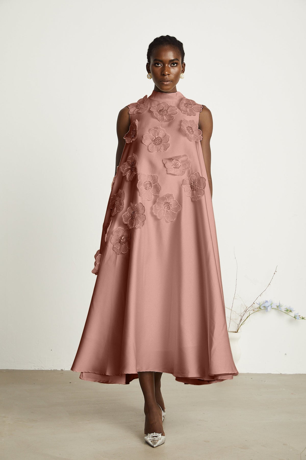 Émilie sleeveless floral-applique midi dress in Pink