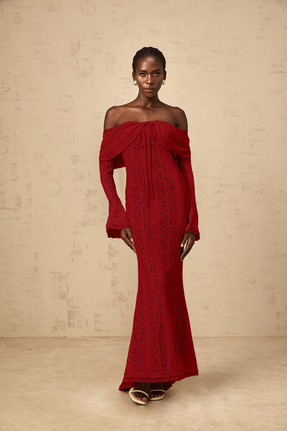 Émeline floral lace train-design maxi dress in Red