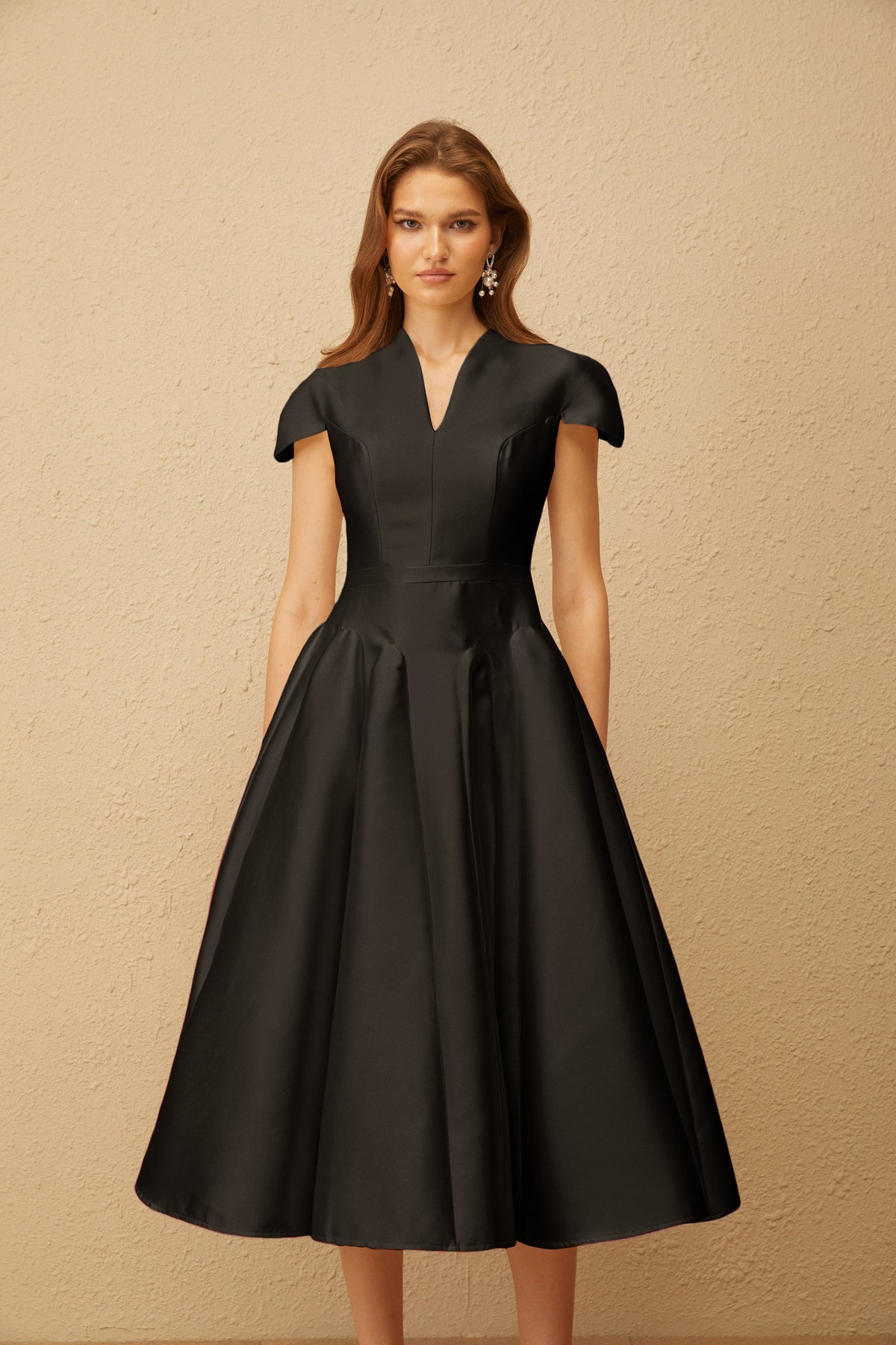 Aventin Black Godet Design Midi Dress