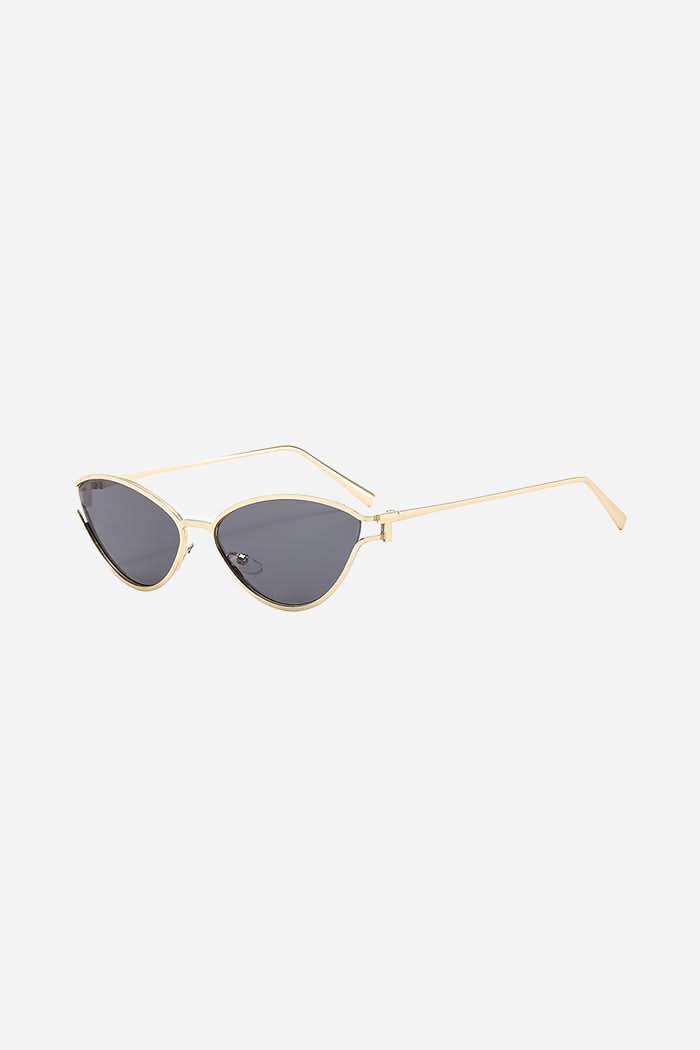 Cat-Eye Sunglasses With Gold Metal Frame – Black
