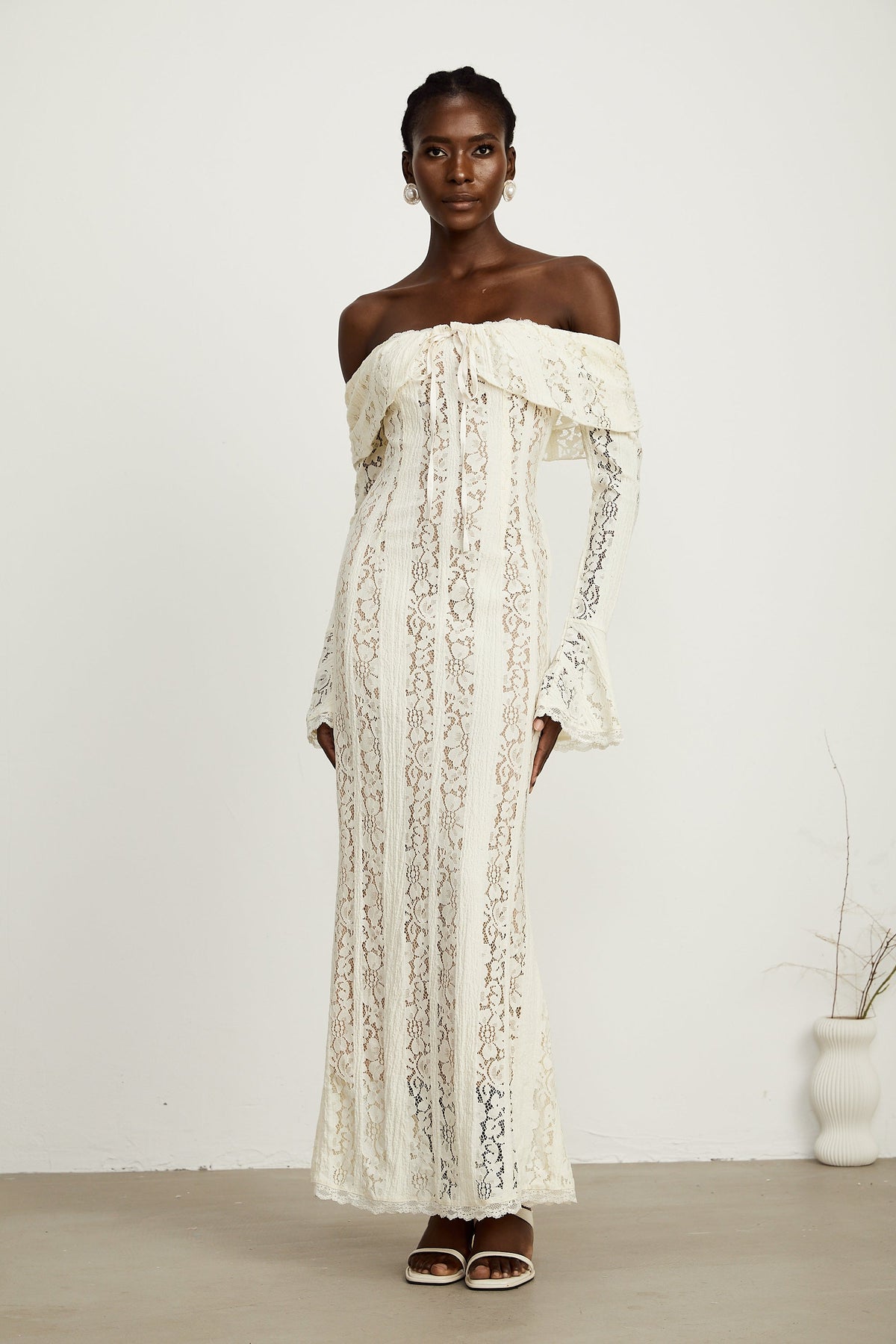 Émeline floral lace flared-cuff maxi dress in Neutrals