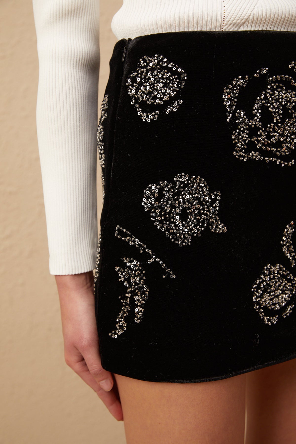 Yénora black sequined velvet mini skirt