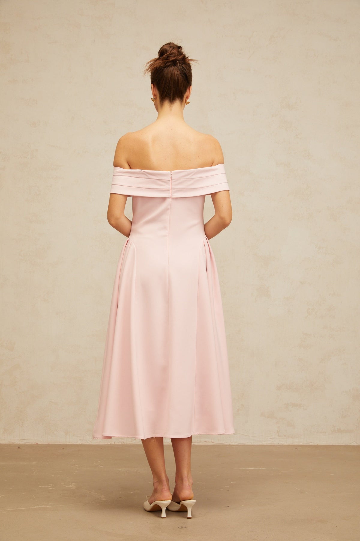 Zélie pink off-shoulder pleated midi dress