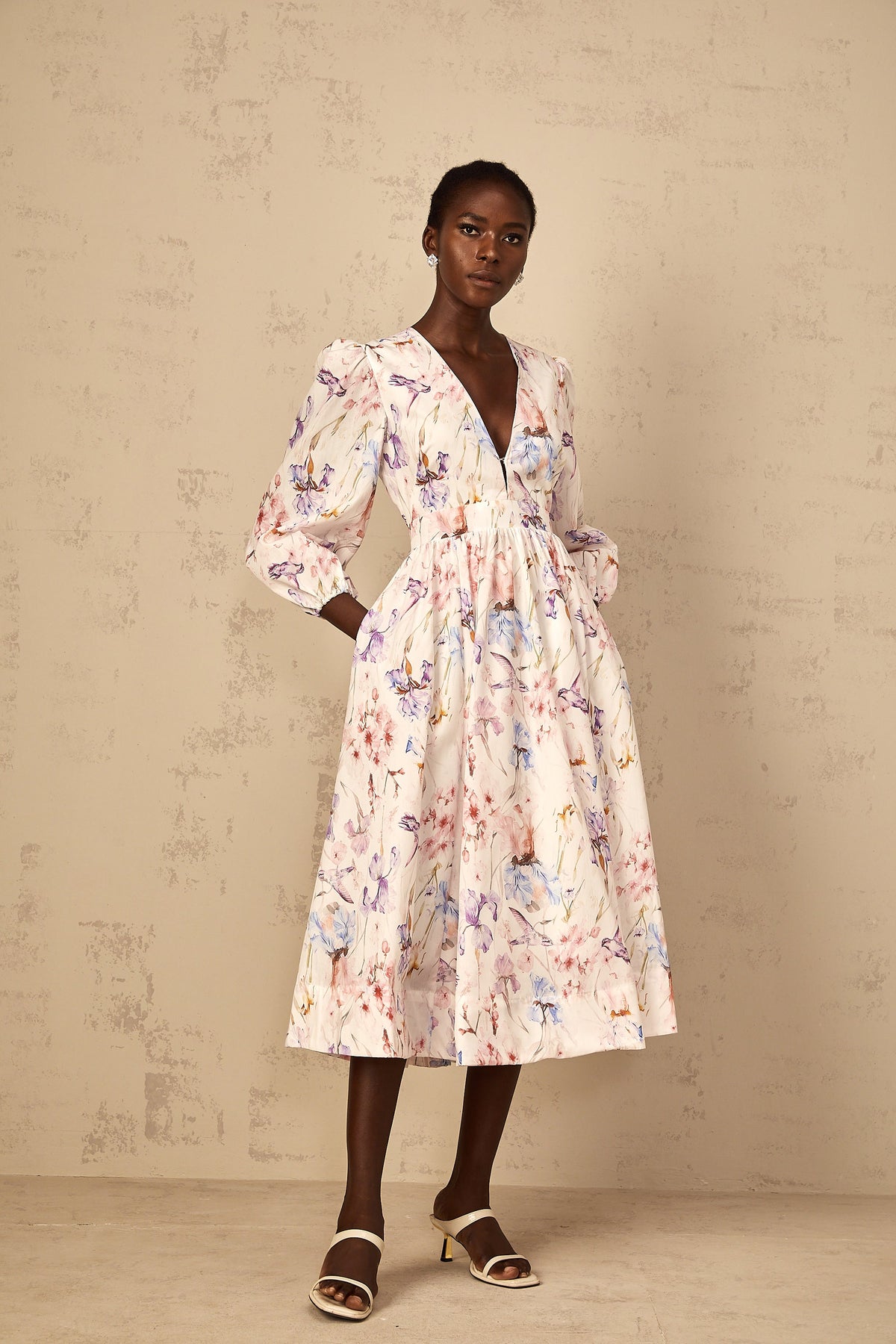 Géraldine White V-Neck Floral Print Midi Dress