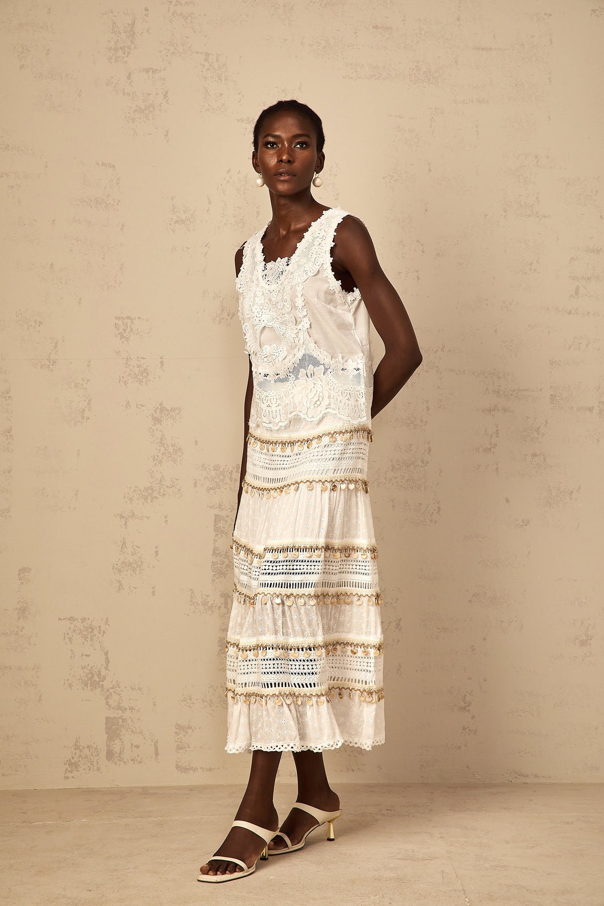 Théoline white floral-embroidered cropped tank top