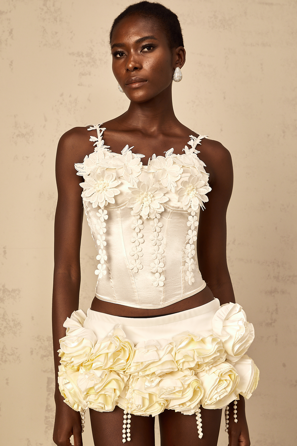 Mélina white floral-embroidered cropped top