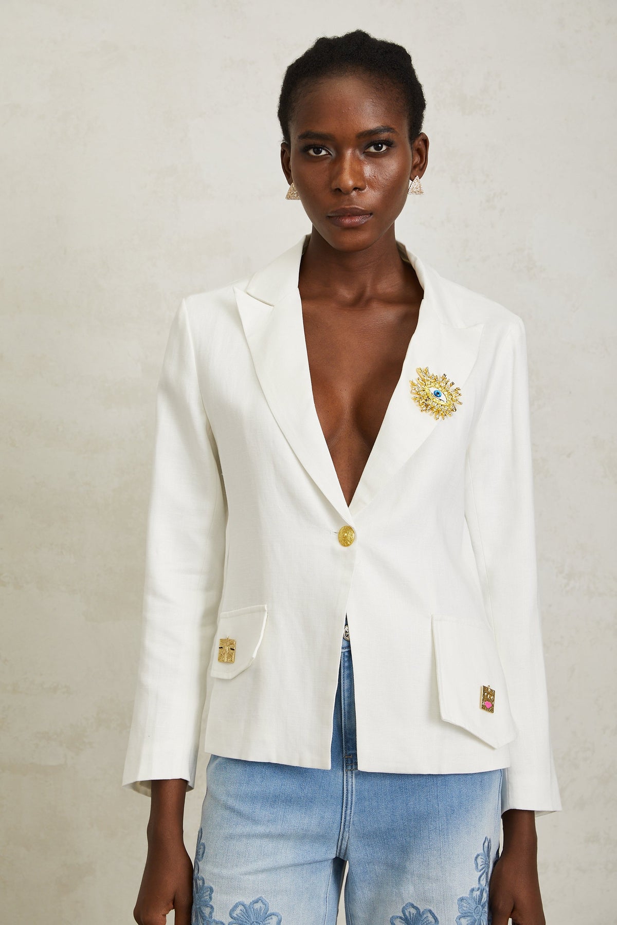 Donatienne White Brooch Detail Linen Blazer