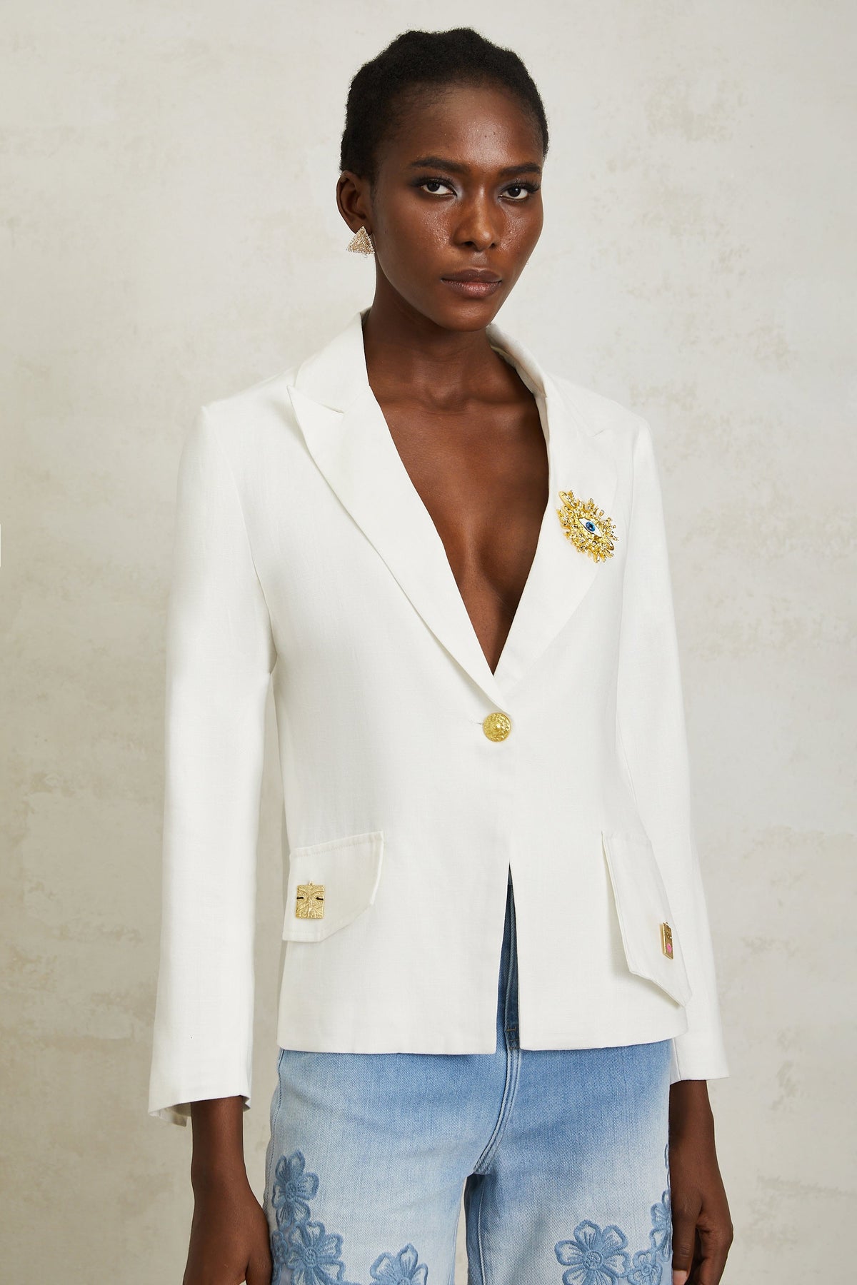 Donatienne White Brooch Detail Linen Blazer